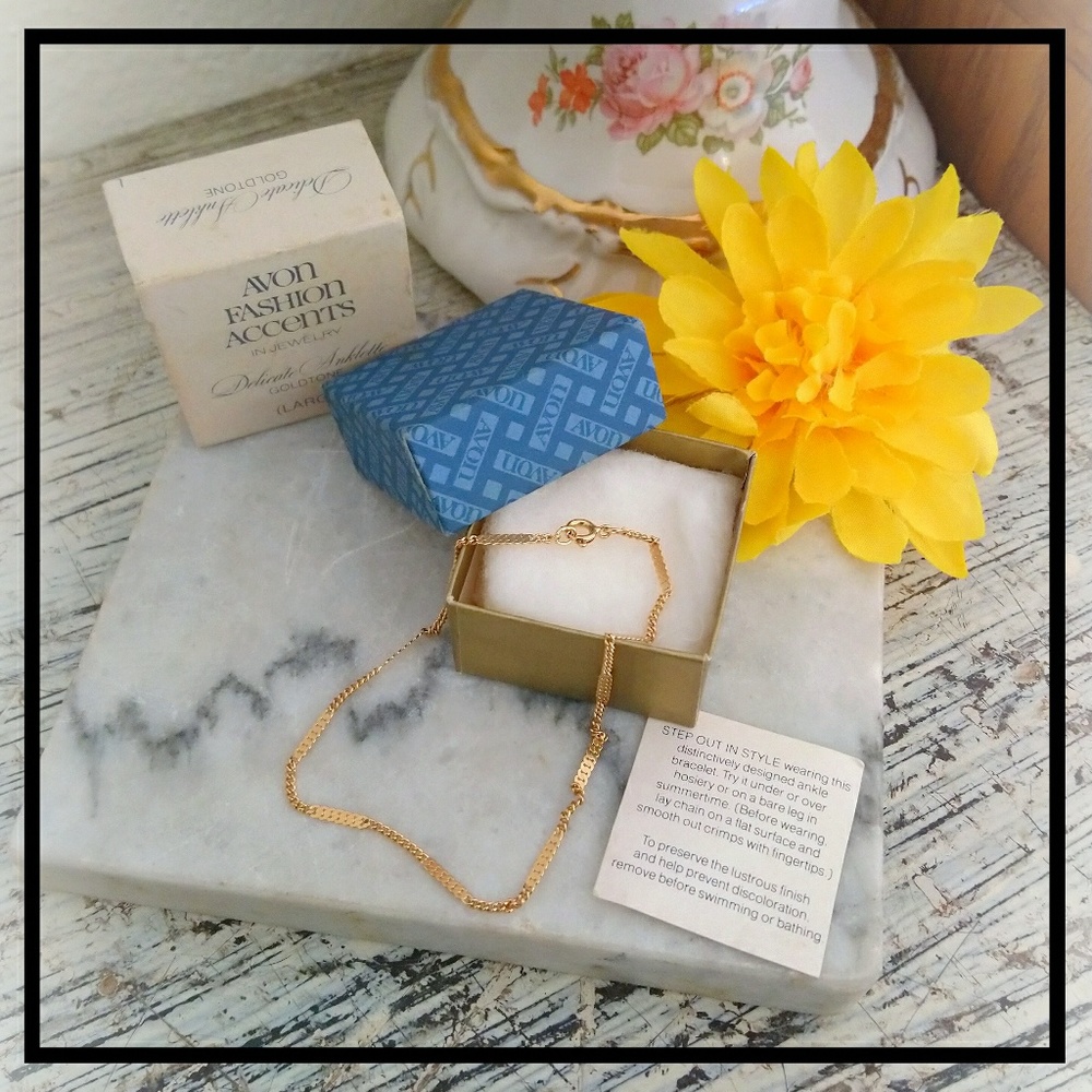 Vintage "1979" Avon Delicate Goldtone Anklette